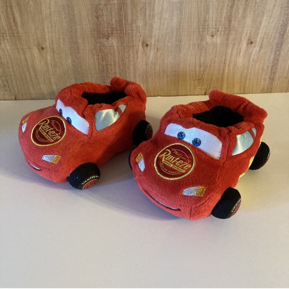 Cars Lightning McQueen Plush Slippers. Small 5/6